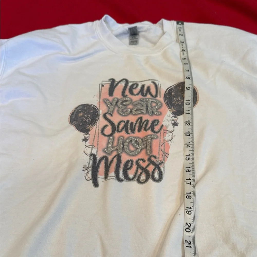Gildan White New Year Graphic Sweatshirt - Picture 9 of 10